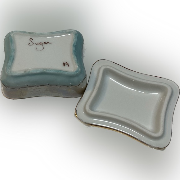 Hand painted vintage floral trinket box roses gold trim light blue grannycore - Picture 4 of 10